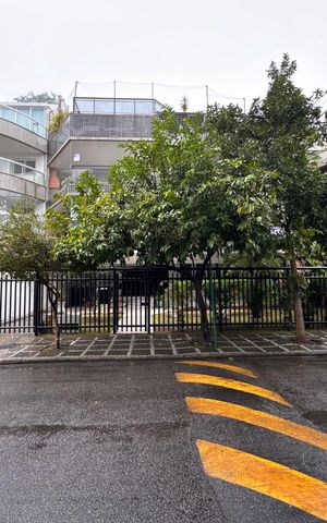 Apartamento à venda com 220m², 4 quartos e 2 vagas Apartamento à venda com 220m², 4 quartos e 2 vagasFachada