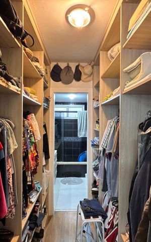 Apartamento à venda com 220m², 4 quartos e 2 vagas Apartamento à venda com 220m², 4 quartos e 2 vagasCloset da Suíte