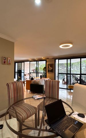 Apartamento à venda com 220m², 4 quartos e 2 vagas Apartamento à venda com 220m², 4 quartos e 2 vagasSala