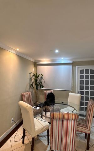 Apartamento à venda com 220m², 4 quartos e 2 vagas Apartamento à venda com 220m², 4 quartos e 2 vagasSala