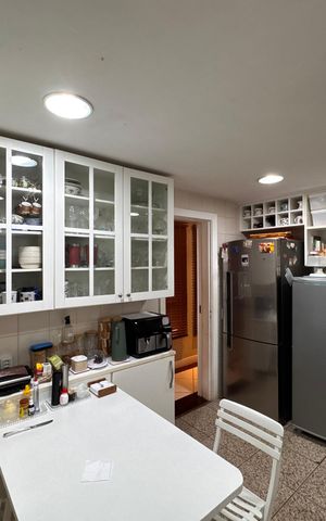 Apartamento à venda com 220m², 4 quartos e 2 vagas Apartamento à venda com 220m², 4 quartos e 2 vagasCozinha