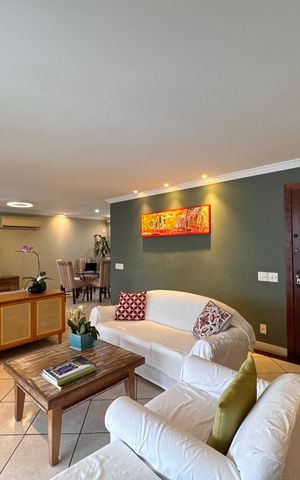 Apartamento à venda com 220m², 4 quartos e 2 vagas Apartamento à venda com 220m², 4 quartos e 2 vagasSala