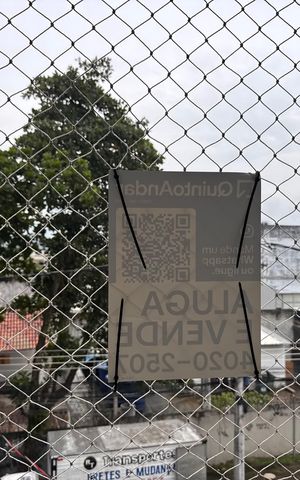Apartamento à venda com 220m², 4 quartos e 2 vagas Apartamento à venda com 220m², 4 quartos e 2 vagasPlaca