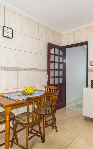 Casa à venda com 125m², 3 quartos e 3 vagas Casa à venda com 125m², 3 quartos e 3 vagasCozinha