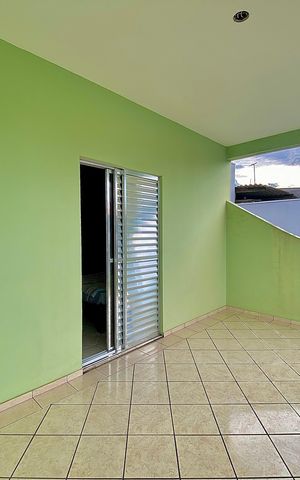 Casa à venda com 100m², 3 quartos e 2 vagas