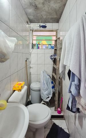 Casa à venda com 160m², 4 quartos e 2 vagas Casa à venda com 160m², 4 quartos e 2 vagasBanheiro edícula
