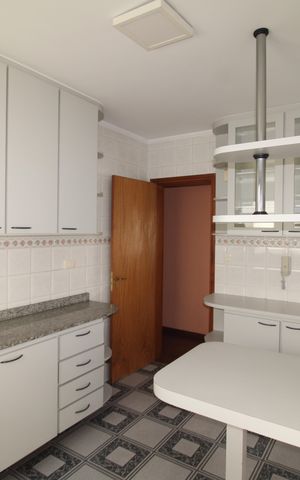 Apartamento à venda com 136m², 4 quartos e 2 vagasCozinha