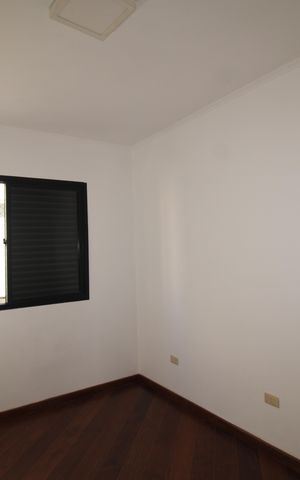 Apartamento à venda com 136m², 4 quartos e 2 vagasQuarto 2