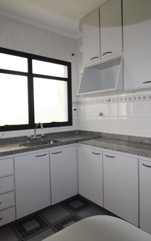 Apartamento à venda com 136m², 4 quartos e 2 vagasCozinha
