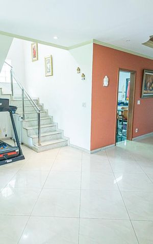 Casa à venda com 388m², 3 quartos e 3 vagas Casa à venda com 388m², 3 quartos e 3 vagascopa
