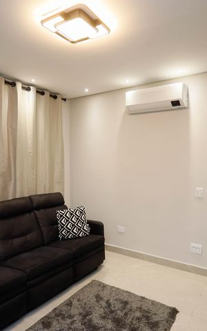 Casa à venda com 90m², 2 quartos e 2 vagas Casa à venda com 90m², 2 quartos e 2 vagasSala / Cozinha