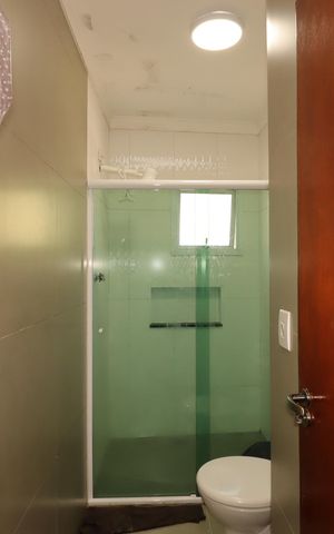 Casa à venda com 55m², 3 quartos e 2 vagasBanheiro Social