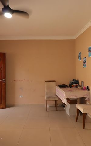 Casa à venda com 55m², 3 quartos e 2 vagasSala