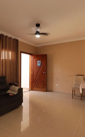 Casa à venda com 55m², 3 quartos e 2 vagasSala