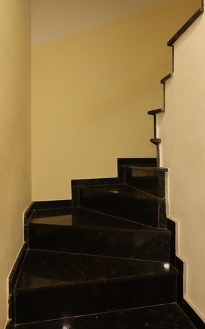Casa à venda com 55m², 3 quartos e 2 vagasEscada