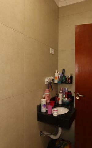 Casa à venda com 55m², 3 quartos e 2 vagasBanheiro da Suíte