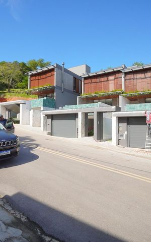 Casa para alugar com 256m², 3 quartos e 3 vagasFachada
