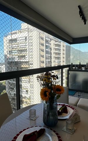 Apartamento à venda com 83m², 3 quartos e 1 vaga Apartamento à venda com 83m², 3 quartos e 1 vagaVaranda