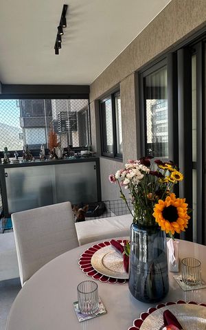 Apartamento à venda com 83m², 3 quartos e 1 vaga Apartamento à venda com 83m², 3 quartos e 1 vagaVaranda