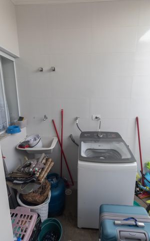 Casa à venda com 175m², 3 quartos e 2 vagas Casa à venda com 175m², 3 quartos e 2 vagasÁrea de Serviço