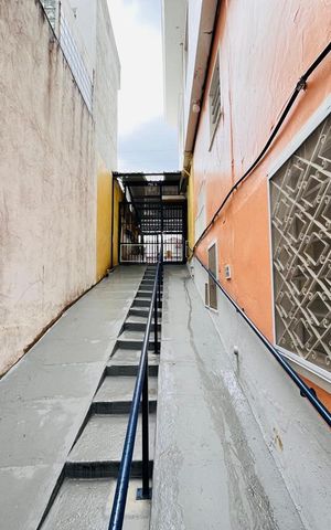 Casa à venda com 410m², 4 quartos e 6 vagas Casa à venda com 410m², 4 quartos e 6 vagasÁrea externa