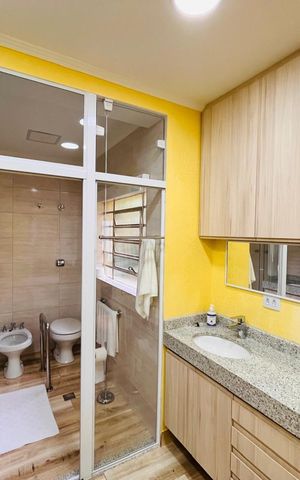 Casa à venda com 410m², 4 quartos e 6 vagas Casa à venda com 410m², 4 quartos e 6 vagasBanheiro