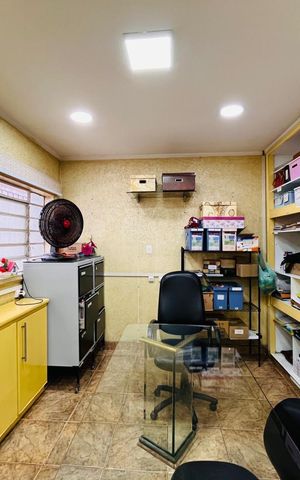 Casa à venda com 410m², 4 quartos e 6 vagas Casa à venda com 410m², 4 quartos e 6 vagasQuarto