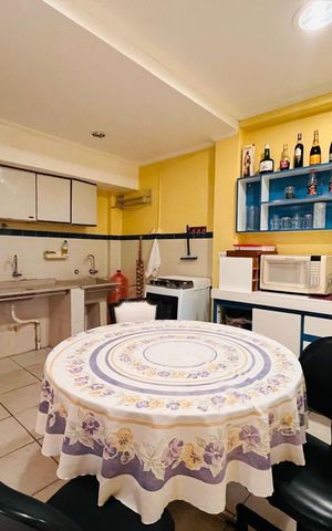 Casa à venda com 410m², 4 quartos e 6 vagas Casa à venda com 410m², 4 quartos e 6 vagasCozinha