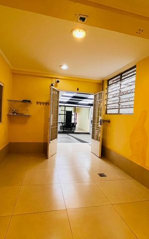 Casa à venda com 410m², 4 quartos e 6 vagas Casa à venda com 410m², 4 quartos e 6 vagasQuarto