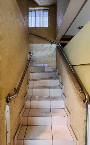 Casa à venda com 410m², 4 quartos e 6 vagas Casa à venda com 410m², 4 quartos e 6 vagasÁrea externa