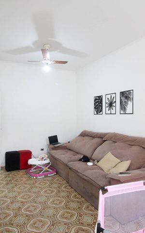 Casa à venda com 86m², 2 quartos e 2 vagas Casa à venda com 86m², 2 quartos e 2 vagasSala