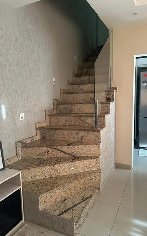 Casa à venda com 120m², 3 quartos e 1 vaga Casa à venda com 120m², 3 quartos e 1 vagaEscada