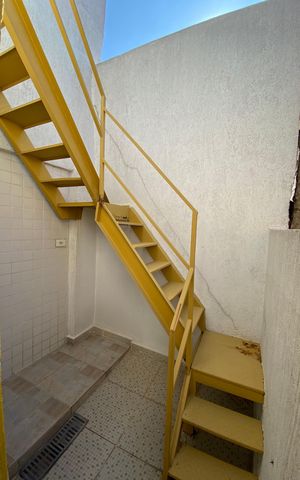 Casa à venda com 240m², 4 quartos e 4 vagas Casa à venda com 240m², 4 quartos e 4 vagasÁrea Externa - Acesso a Churrasqueira