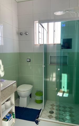 Casa à venda com 240m², 4 quartos e 4 vagas Casa à venda com 240m², 4 quartos e 4 vagasBanheiro