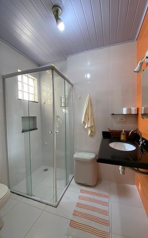 Casa à venda com 240m², 4 quartos e 4 vagas Casa à venda com 240m², 4 quartos e 4 vagasEdícula