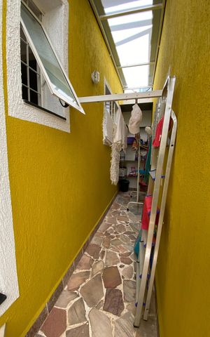Casa à venda com 240m², 4 quartos e 4 vagas Casa à venda com 240m², 4 quartos e 4 vagasÁrea Externa