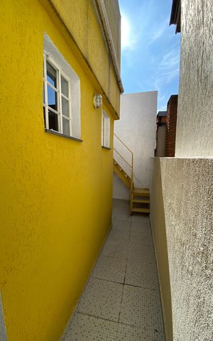 Casa à venda com 240m², 4 quartos e 4 vagas Casa à venda com 240m², 4 quartos e 4 vagasÁrea Externa