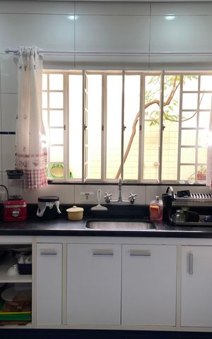Casa à venda com 240m², 4 quartos e 4 vagas Casa à venda com 240m², 4 quartos e 4 vagasCozinha