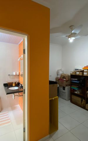 Casa à venda com 240m², 4 quartos e 4 vagas Casa à venda com 240m², 4 quartos e 4 vagasEdícula