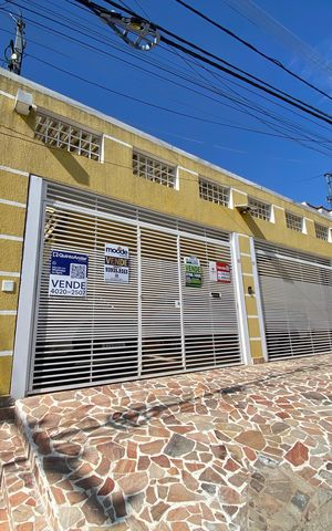 Casa à venda com 240m², 4 quartos e 4 vagas Casa à venda com 240m², 4 quartos e 4 vagasFachada