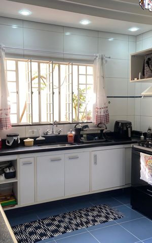 Casa à venda com 240m², 4 quartos e 4 vagas Casa à venda com 240m², 4 quartos e 4 vagasCozinha