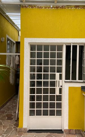 Casa à venda com 240m², 4 quartos e 4 vagas Casa à venda com 240m², 4 quartos e 4 vagasÁrea Externa