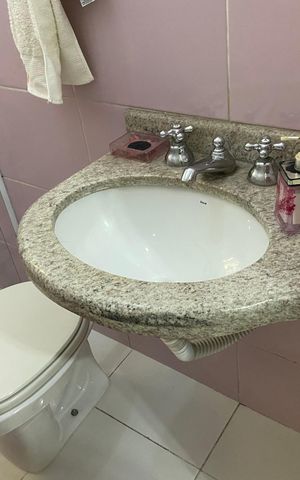 Casa à venda com 240m², 4 quartos e 4 vagas Casa à venda com 240m², 4 quartos e 4 vagasDispensa - Banheiro