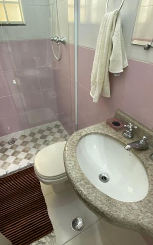 Casa à venda com 240m², 4 quartos e 4 vagas Casa à venda com 240m², 4 quartos e 4 vagasDispensa - Banheiro