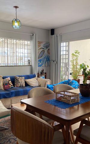 Casa à venda com 240m², 4 quartos e 4 vagas Casa à venda com 240m², 4 quartos e 4 vagasSala