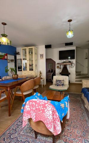 Casa à venda com 240m², 4 quartos e 4 vagas Casa à venda com 240m², 4 quartos e 4 vagasSala