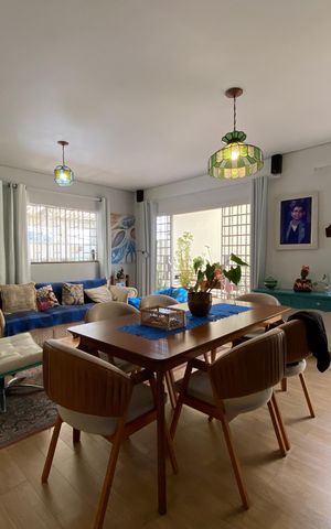 Casa à venda com 240m², 4 quartos e 4 vagas Casa à venda com 240m², 4 quartos e 4 vagasSala