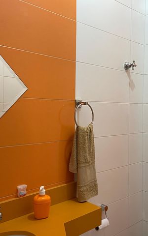 Casa à venda com 240m², 4 quartos e 4 vagas Casa à venda com 240m², 4 quartos e 4 vagasSala - Lavabo