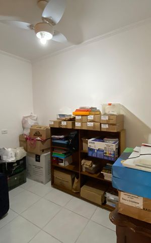 Casa à venda com 240m², 4 quartos e 4 vagas Casa à venda com 240m², 4 quartos e 4 vagasEdícula