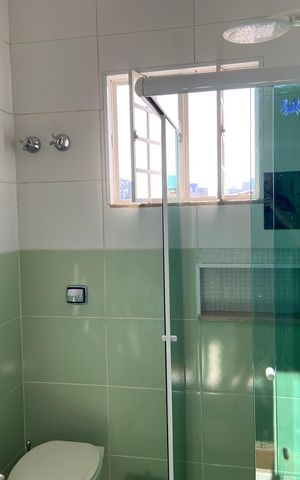 Casa à venda com 240m², 4 quartos e 4 vagas Casa à venda com 240m², 4 quartos e 4 vagasBanheiro